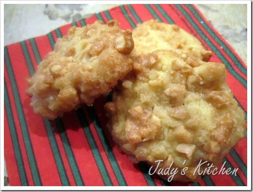 cashew brittle crunch cookies (4)