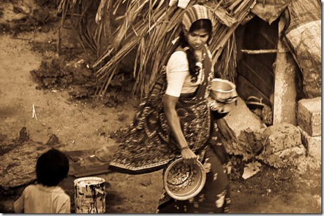 hut-poor-women-child-street