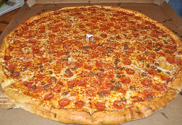 [37%2520inch%2520pizza%255B4%255D.jpg]