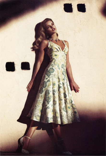 [Bella%2520Donna%2520-%2520Vogue%2520US%2520March%25202004%2520-%25207%255B3%255D.png]