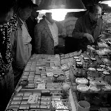 Shanghai - Pets market - Autour de l'étal à criquets