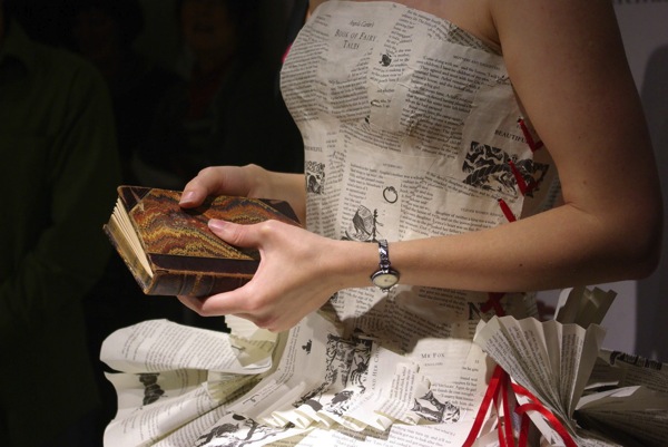WeddingDressBooks.jpg WeddingDressBooks