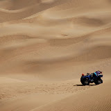 Dunes - Buggy au milieu des dunes