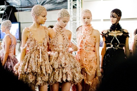 alexander-mcqueen-rtw-ss2012-candids-13_112339146666.jpg_carousel_parties