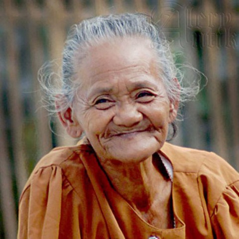 [Senyum%2520Tahun%2520Baru%25202012%255B4%255D.jpg]