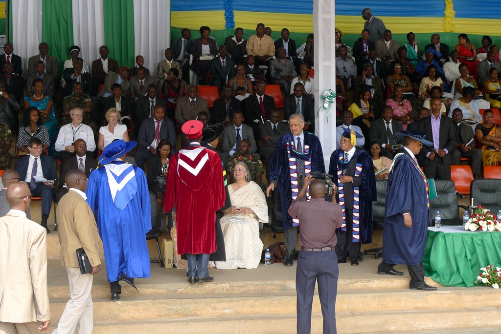 [Graduation%25202012%2520%25288%2520of%252016%2529%255B5%255D.jpg]
