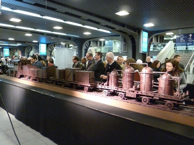 chocolate-train-6 chocolate-train-6