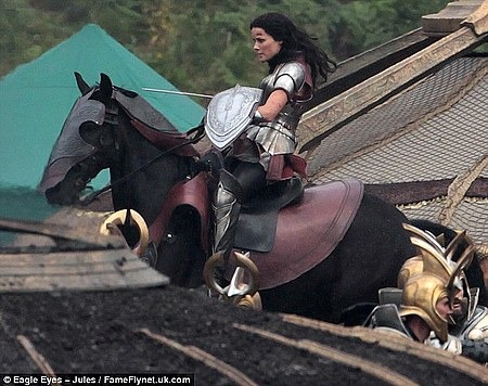 Fotók a Thor The Dark World forgatásáról 14