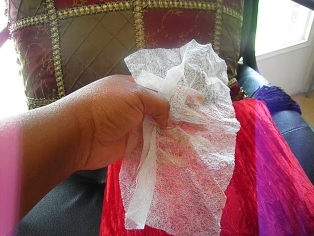 Remova manchas de desodorante com folhas de secadora. manchas desodorante tirar remover secadora