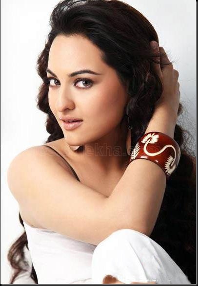 Sonakshi-Sinha-Hot-Still