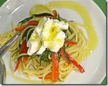 Spaghetti con agretti, peperoni e burrata