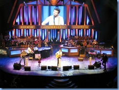 9121 Nashville, Tennessee - Grand Ole Opry radio show - Brett Eldredge & accompaniment