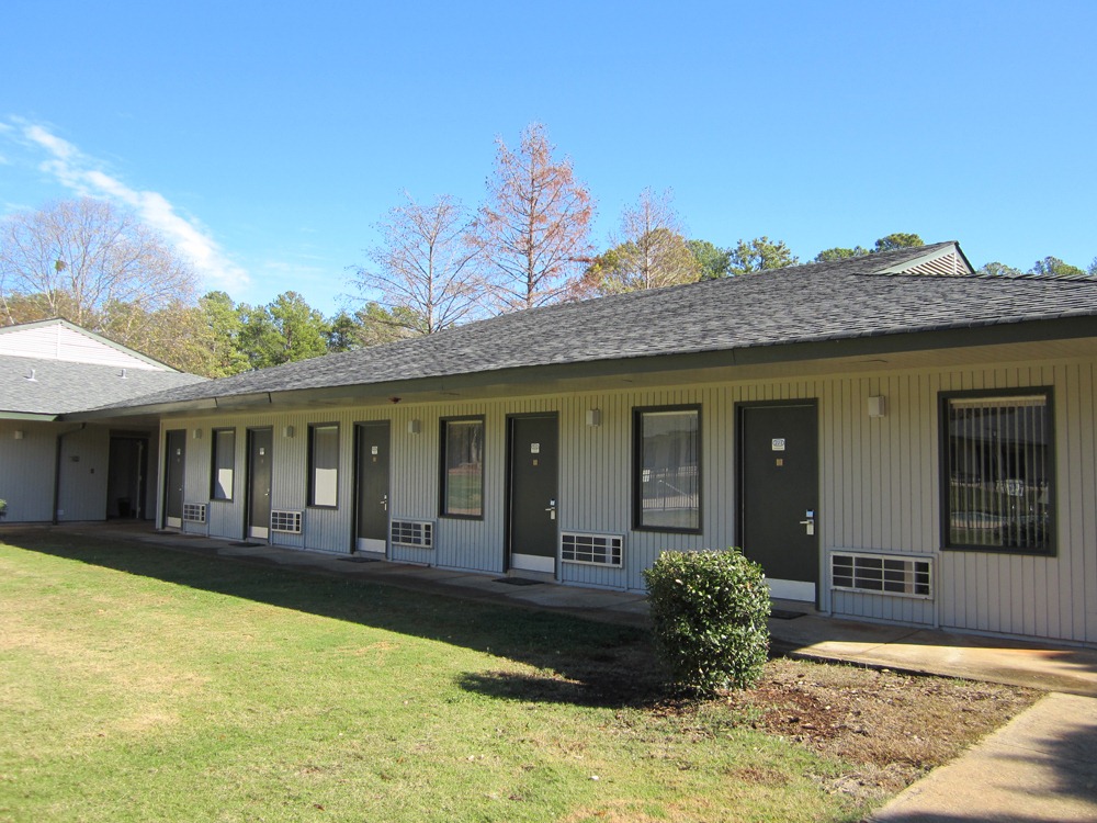 [04-lodge-rooms3.jpg]