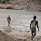 Es geht querfeldein - auch durch Flüsse. © Foto: Marco Penzel | Outback Africa Erlebnisreisen
