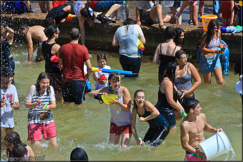 il/Настоящее мочилово в центре Тель Авива (20110701 ta water war 036 6759)