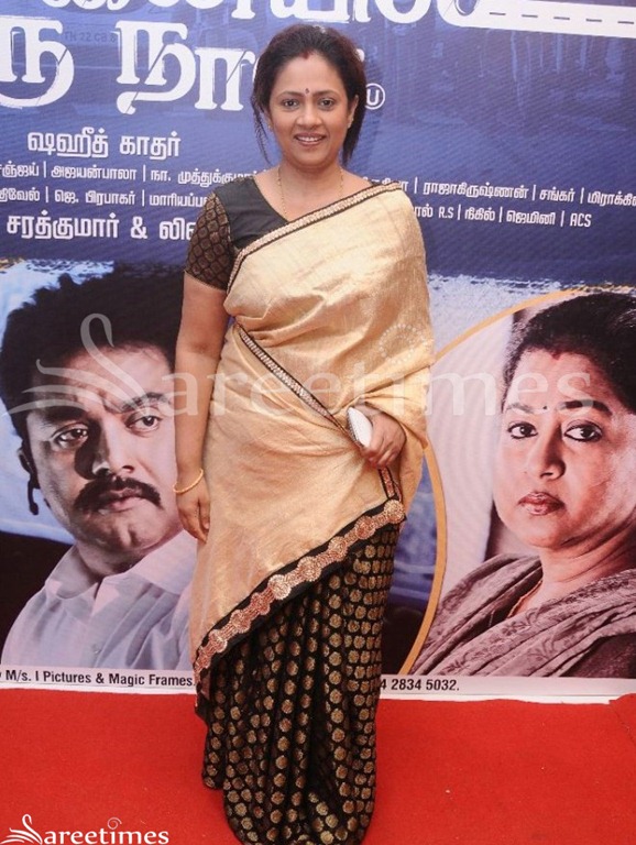 [Lakshmi_Ramakrishnan_Half_and_Half_Saree%255B4%255D.jpg]