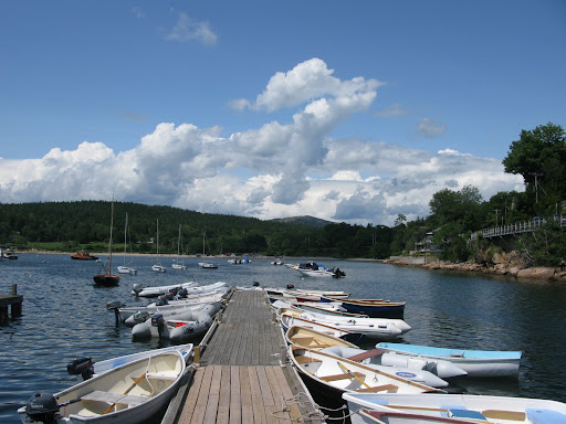 The dinghies are all lined up and ready.  Let's go!