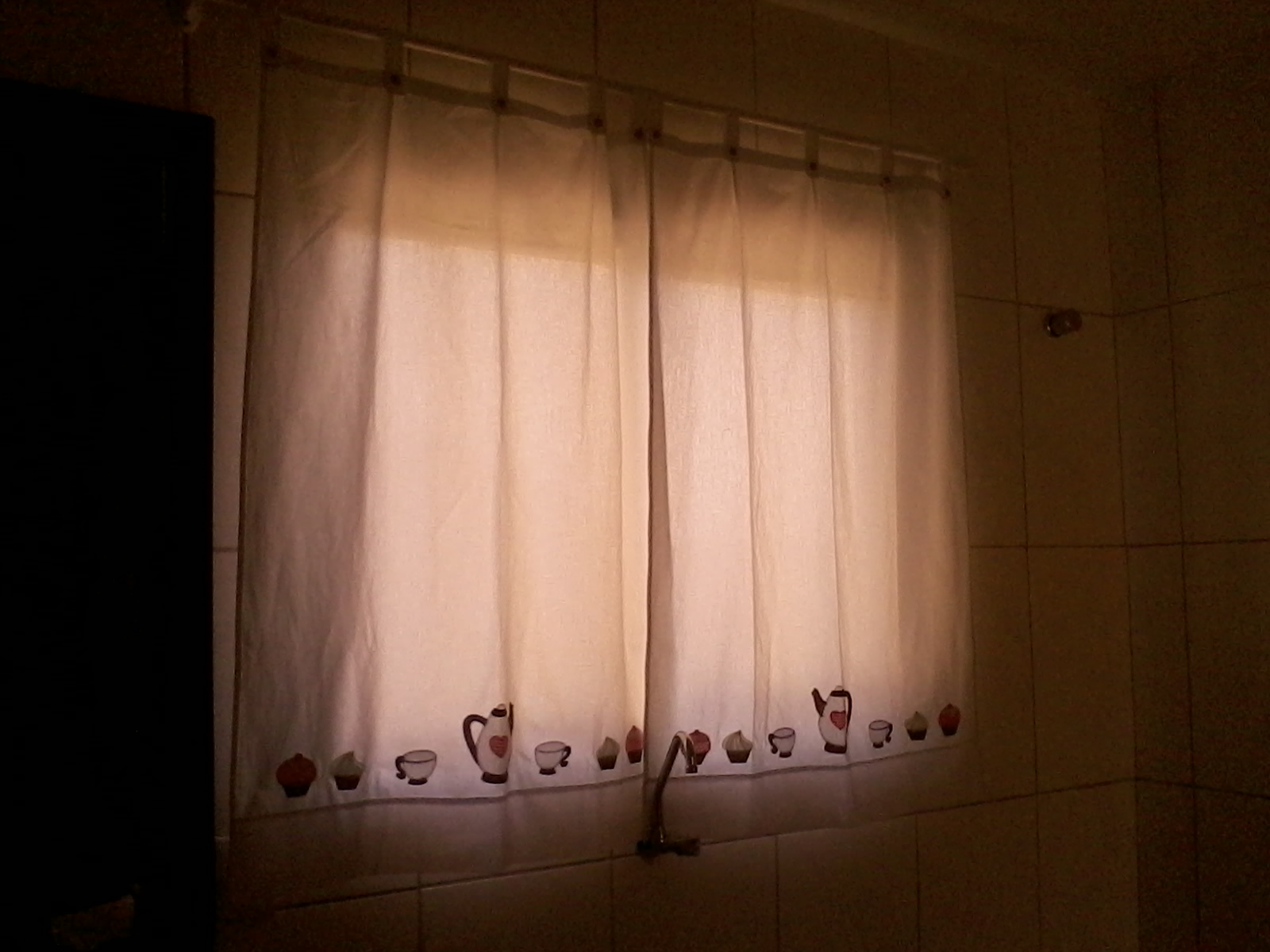 Casa Dos Reclamagildos Pap Cortina De Cozinha Com Patch Aplique Casa Dos Reclamagildos Pap Cortina De Cozinha Com Patch Aplique