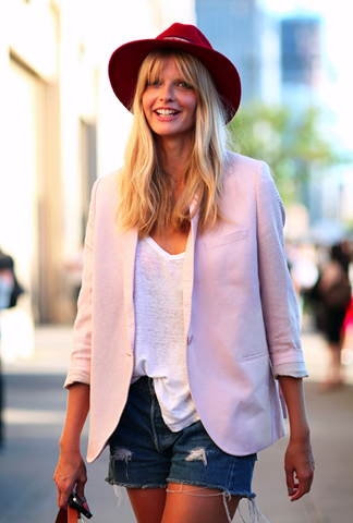 [MRNEWTONPALEPINKWHOWHATWEARSTREETSTYLE%255B3%255D.png]