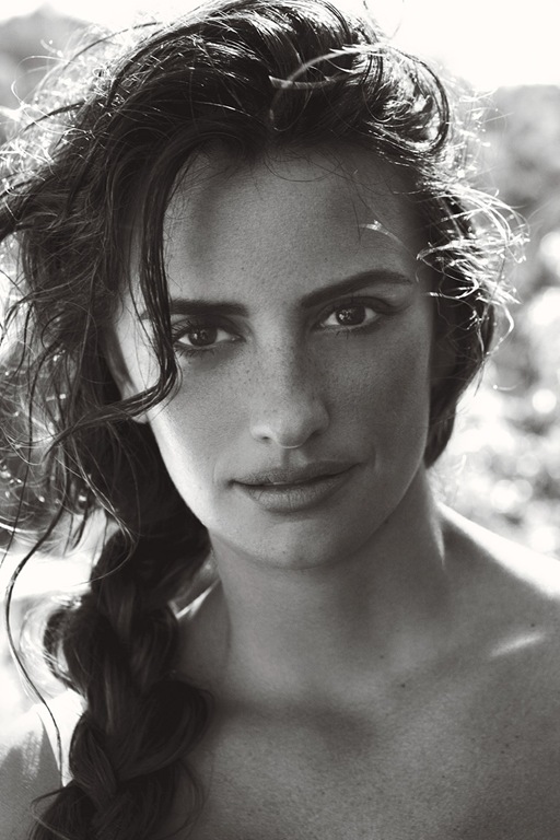 [Penelope%2520Cruz%2520-%2520Vogue%2520US%2520June%25202011%2520-%25203%255B8%255D.jpg]