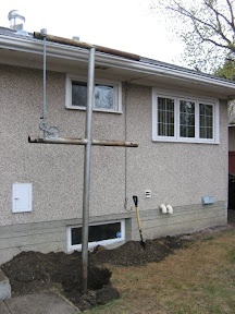 horrible laundry pole - before