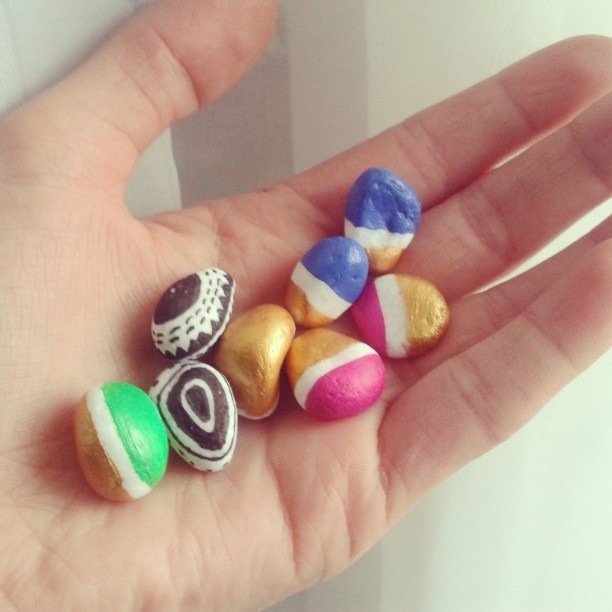 [handpainted%2520stones%255B3%255D.jpg]