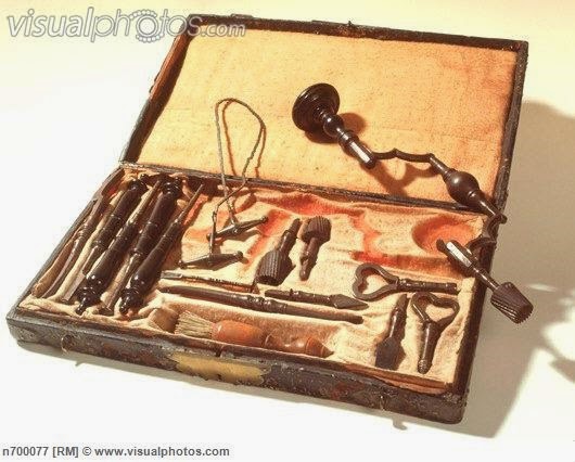[surgical_kit_of_country_doctor_19th_century_n700077%255B5%255D.jpg]