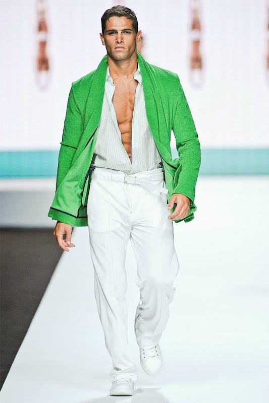 Milan Fashion Week Primavera 2012 - Dirk Bikkembergs (16)