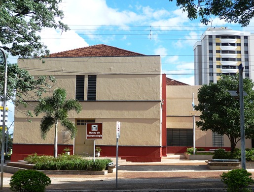 1 - Glória Ishizaka - Marília - museu de paleontologia 2
