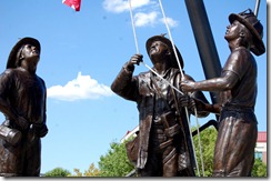 memorialstatues10