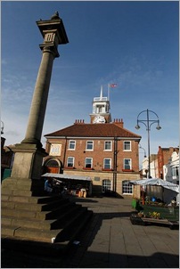 Town Hall and monument
