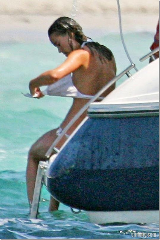Pippa Middleton Topless Candid Photos, Takes Off White Bikini Top 1