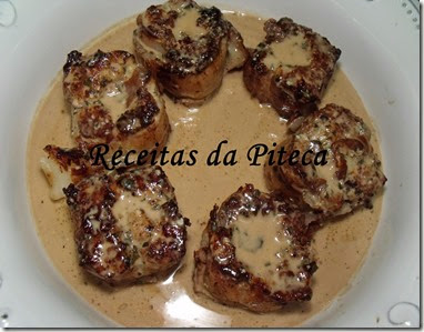 Popietes com molho de coentros e alho Popietes com molho de coentros e alho