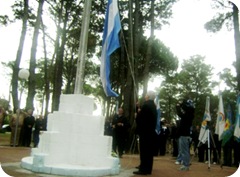 La bandera Argentina flameó en lo más alto de Lucila del Mar al conmemorarse el fallecimiento del General Manuel Belgrano