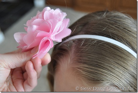 Clip-flower-on-elastic