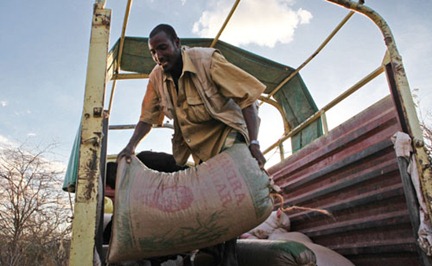 On Monday, Samaritan’s Purse delivered 3 tons of food to a small village outside of Garissa. This gift was met with smiling faces and truly meant survival for the community.