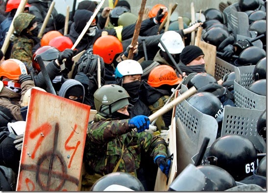 Protestors Clash with Police in Maidan Kiev 19-01-14