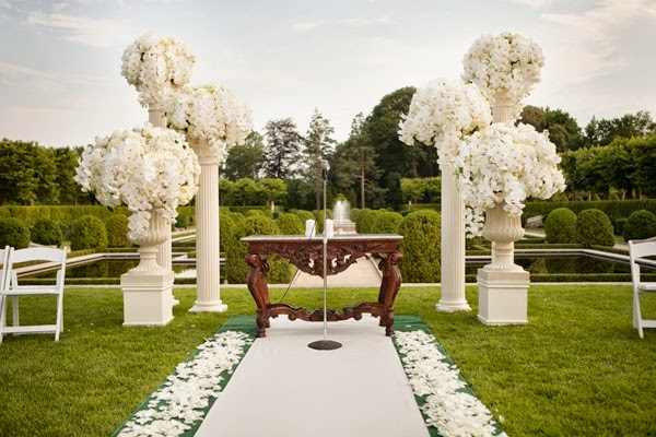 [altar-area-the-best-wedding-florist-%255B2%255D.jpg]