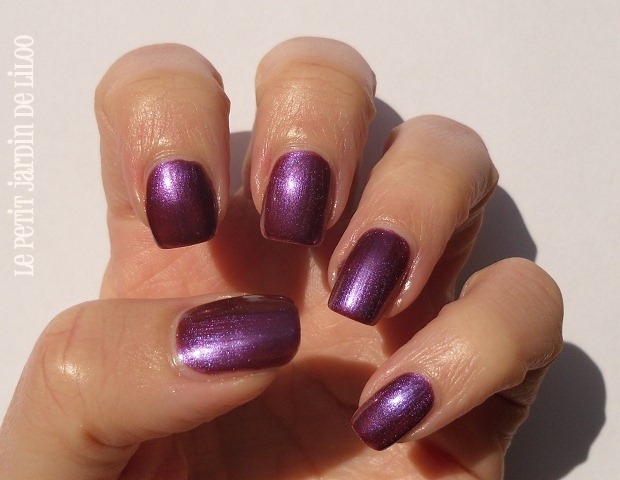 004-rimmel-metal-rush-purple-reign-rain-nail-polish-review-swatch