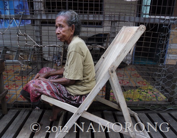 GRANMA RELAXING ON THE BRIDGE