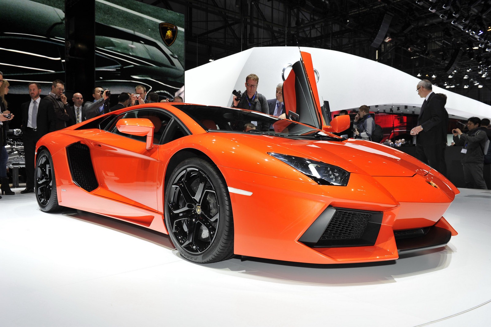 [Lamborghini-Aventador-LP700-4-11%255B2%255D.jpg]