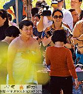 攜女回港定居成龍怒斬10萬生活費吳綺莉愁爆過年