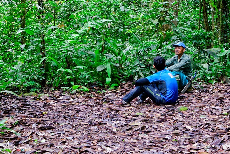 Nazrin sedang meminta petua dari Pak Dak. Tip-tip jalan laju SONY DSC