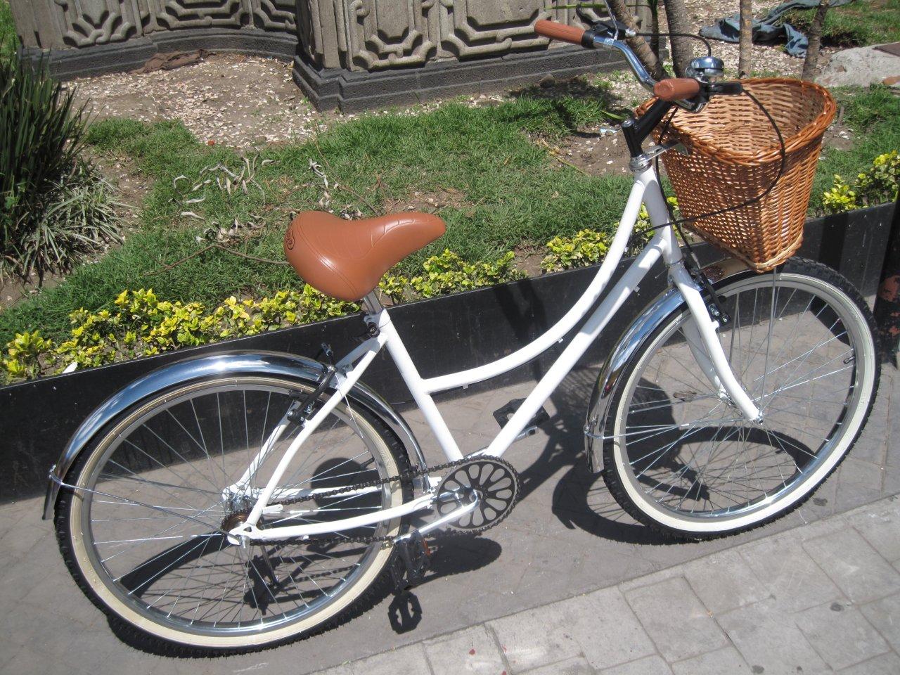 Ventash Bike - Bicicletas Retro Vintage: Bici Vintage R26 Blanca canastilla  mimbre