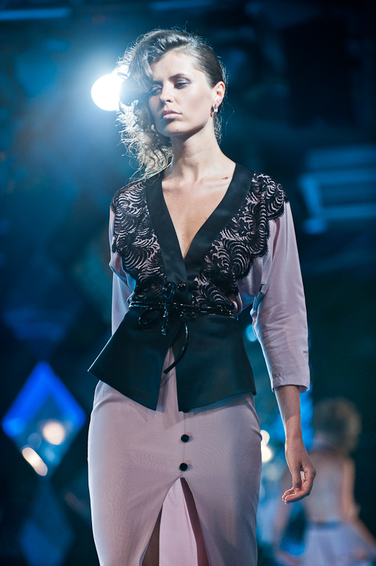 Julia AYSINA, HOLIDAY FASHION WEEK 2011 Фото Сергея Черникова
