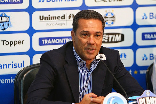 [Apresentacao-Luxemburgo-Gremio-UebelGremio-FBPA_LANIMA20120223_0064_26%255B4%255D.jpg]