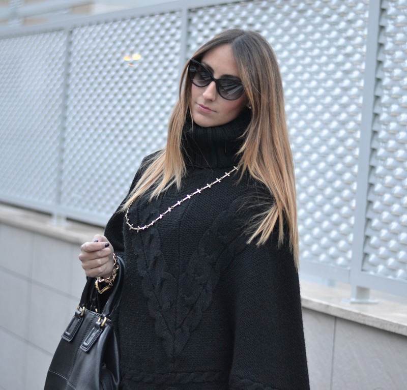 LdiR - l' Artigiano di Riccione, stivali Indianini, Cheap Monday jeans, Givenchy Bag, Italian Fashion Bloggers, Fashion Blogger Italiani, Fashion Blogger Toscani, Fashion blogger Firenze, Florence fashion Blogger, Outfit, Look of the day, Primark Necklace, primark, poncho, Dior Sunglasses