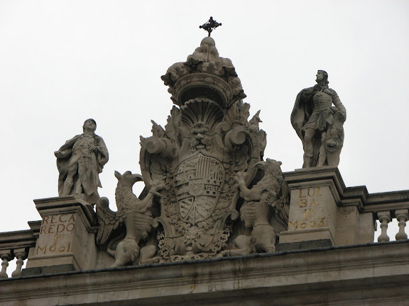 Atop the front entrance to El Palacio Real