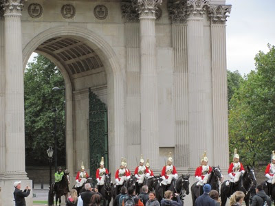 Wellington Arch 2012 09 30 01 45 46