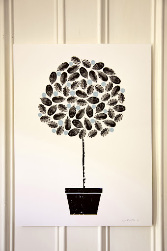 This playful silkscreen print would suit a child's room or more casual setting. Its simple color and shape is very easy on the eye.
'Toparie' by Wayne Pate.
(waynepate.com) This playful silkscreen print would suit a child's room or more casual setting. Its simple color and shape is very easy on the eye.
'Toparie' by Wayne Pate.
(waynepate.com)